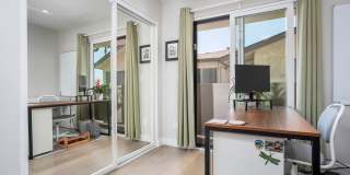 Beautiful 3 bed 2.5 baths "fully furnished" townhouse in the charming neighborhood of University Heights. Gallery 37