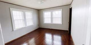 2 bedroom home in great neighborhood Gallery 8