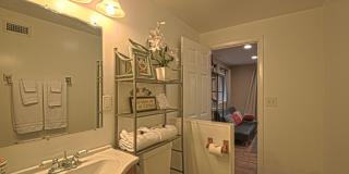 Beautifully Renovated Craftsman with Private Yard & Guest Suite in Prime Bankers Hill Gallery 28
