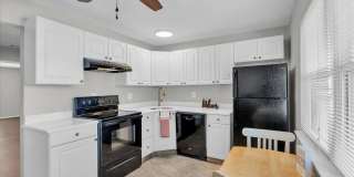 915 SILVER Court Gallery 1