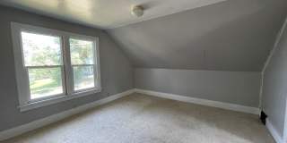 Roomy 1.5 Bed 1 Bath Home Gallery 1