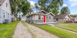 3 Bedroom 1 Bath 2 Stall Detached Garage Gallery 7
