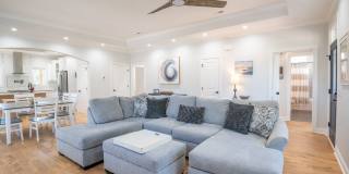 PREMIERE FURNISHED OFF-SEASON SHORT TERM RENTAL! Gallery 1