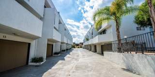 Modern Style 3 Bed / 3 Bath Townhouse + Bonus Room in North Alhambra! Gallery 15