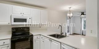 Beautiful 2-Bedroom Condo with a Garage! Gallery 9