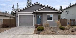 GORGEOUS LA PINE HOME! LARGE FENCED YRD, PELLET STOVE, UPGRADED KITCHEN & MORE!! Gallery 1
