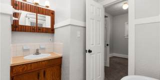 Charming Renovated 2 Bedroom Bungalow Gallery 20