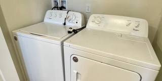 Spacious 5-Bed / 4.5-Bath Townhome w/ Private Pool & Sundeck in Gated Oakmont at Solterra Near Disney Gallery 18