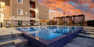 The Oaks at Ben White Apartments Gallery 2