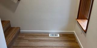 Appealing 2 bed / 1.5 bath townhouse in Greenwood/N Seattle with new flooring Gallery 12