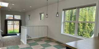 Charming 4-Bedroom Home in Phinney Ridge.  Pets welcome! Gallery 10