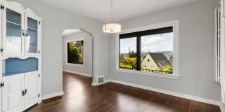 Historic Laurelhurst Home ~ Quiet Neighborhood~ Stunning Water View! 4 Mins to U Village/UW Historic Laurelhurst Home ~ Quiet Neighborhood~ Stunning Water View! 4 Mins to U Village/UW Gallery 9