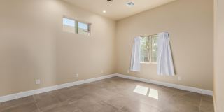 1908 E Harvard Street Gallery 12