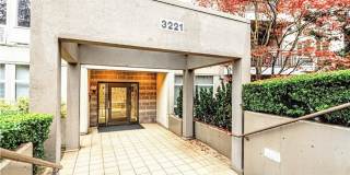 Amazing West Seattle 2 bedroom 2 bath W/S/G and 2 parking spots included! Gallery 21