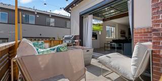 3 bd/2.5 ba Townhome in Green Mountain Plaza!! Gallery 1