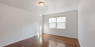 Stunning, Pet Friendly Edwardian 2BR Remodel in Prime location Gallery 24