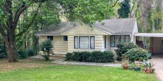 3 Bedroom 1 Bath Near UGA and 5 Points! Available August 10th! Gallery 1