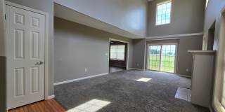 3 Bedroom Duplex in Normal! Gallery 3