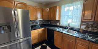Three Bedroom, Single Family Home Located in Springfield's Pine Point Neighborhood! Gallery 5