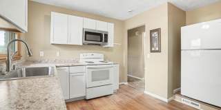 Modern Comfort meets Convenience - 3BR/2BA Duplex Gallery 6