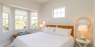 ****DOWNTOWN NAPLES*** SEASONAL***BEAUTIFUL VILLAS NAPOLI****NOW AVAILABLE*** Gallery 50