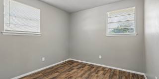 Charming 3 Bedroom Home with Spacious Backyard Gallery 21
