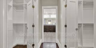 2011 Sharon Ave Gallery 41