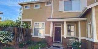 Beautiful 3BR/2.5BA Townhome Near Communication Hill Beautiful 3BR/2.5BA Townhome Near Communication Hill Gallery 1