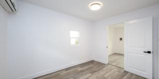 Detached 1 Bed 1 Bath Cottage Gallery 3