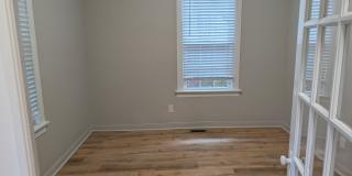 1620 A Catawba Street Gallery 36