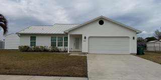 404 NE Camelot Drive Gallery 1