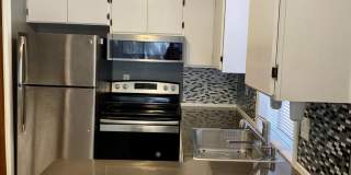 2 Bed 1 Bath Duplex w/ Fenced Yard and Off Street Parking Gallery 9