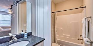 1117 Greenwood Alley Gallery 18