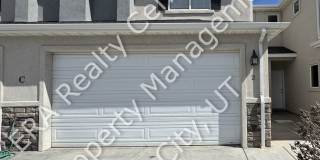 Move-In Discount --3 bed 2.5 bath - Newer townhome in the heart of Cedar City Gallery 1