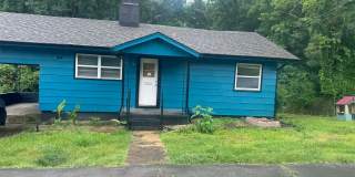Oak Ridge 37830 - 4 bedroom 2 bath home - Contact Shannon Russell or Lisa Vineyard 865-216-9334 Gallery 1