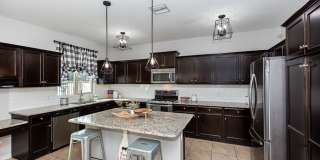 4 BEDROOM POOL & SOLAR HOME! Gallery 11