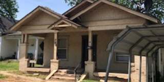 Three Bedroom/1 Bath Home/Spacious Rooms/Enclosed Back Porch Gallery 1