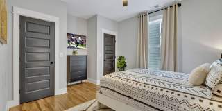 Gorgeous FULLY FURNISHED Home Just Off Charlotte Ave. Gallery 31