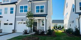 Room in 4 Bedroom Home at Munsing Dr Gallery 15