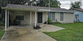 Spacious 3 bedroom 1 bath Single Family Home with Fenced in Yard!! Gallery 1