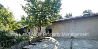 2410 SE 9th CT Gallery 1