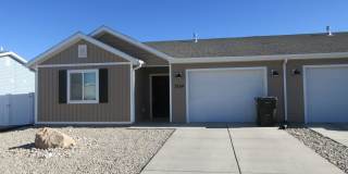 Move-In Discount!!!  3 Bed - 2 Bath Newer Construction Single Level Twin Home Gallery 1