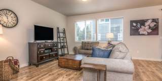Spacious 3 Bedroom Home, Great Southeast Bend Neighborhood! Furnished Monthly Rental Gallery 6