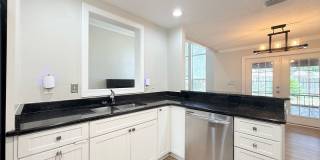 Large Open Concept House with Tons of Natural Light Gallery 11