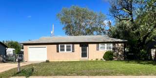 Lovely Home ~ Fenced Yard Gallery 1