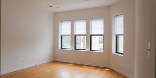 North Lincoln Square - 2 Bed / 1 Bath - In Unit Laundry Gallery 4