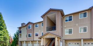 Spacious 2 Bedroom Condo in Hillsboro with Water/ Sewar & Garbage Included and 1 Car Garage! Gallery 1