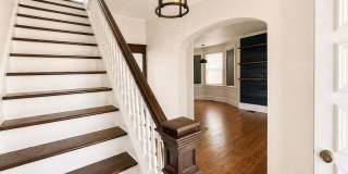 Beautifully Updated 3 Bedroom Home with 2-Car Garage – Prime Columbus Location Gallery 6