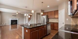 Gorgeous LARGE Family Home! Gallery 18