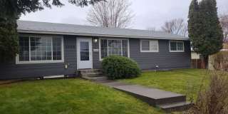 Close to town/Bonus Room/ Dedicated Office/ Garage Gallery 1